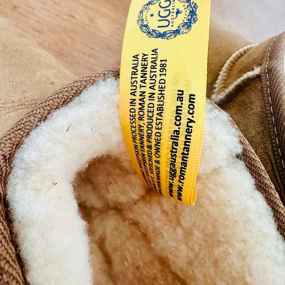 UGG - Picture 3 of 5